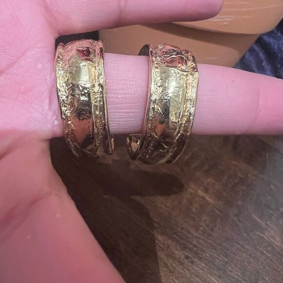 RARE VINTAGE GIVENCHY GOLD HOOPS EARRINGS🦄 - Picture 5 of 15